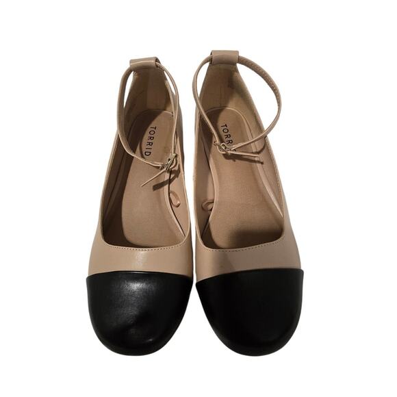 Torrid Block Heel Ankle Strap Pumps Black Cap Toe Beige Shoes size 8WW - Picture 2 of 6